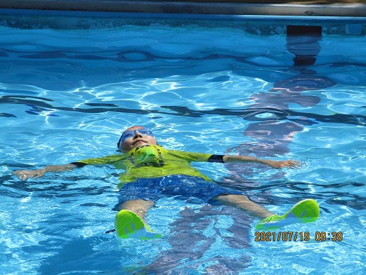 絶対無事故のために着衣泳の授業を実施の写真4