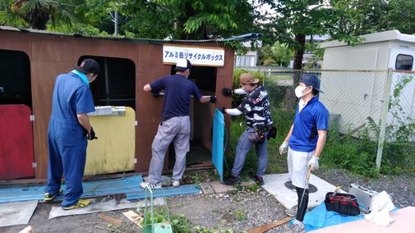 日曜も学校を守っている一の谷小見守り隊の写真