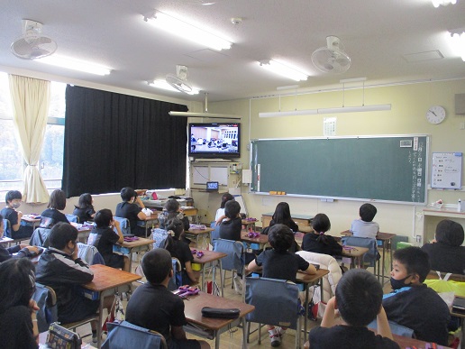 4年生あきる野学園との交流の写真