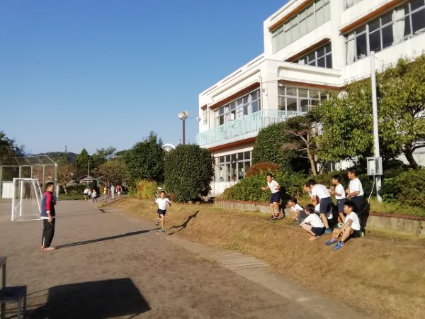 駅伝大会に向けての朝練の写真