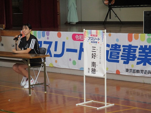 一の谷小に女子バスケの日本代表選手がやってきた！の写真
